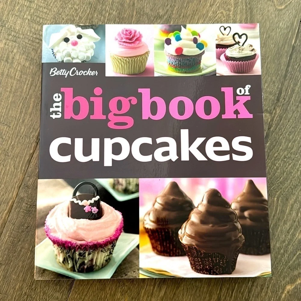 Betty Crocker The Big Book Of Cupcakes Paperback Party Baking Cookbook